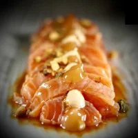 Tataki de salmón en Gran Viana, Barrio Gótico